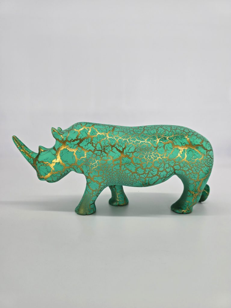 Cracked Rhino – 30 cm