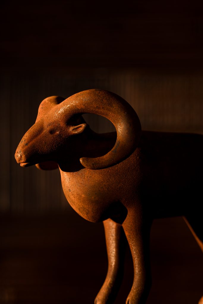 U Muvrone - Sculpture résine & métal oxydé - 30 cm